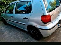 Usado VW Polo 60 HP (44 kW) 2001 Prateado Citadino