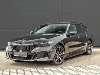 Neu BMW 550e Sport Line 489 PS (359 kW) 2026 Sophistograu brillanteffekt Kombi