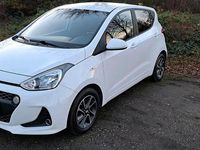 Gebraucht Hyundai i10 69 PS (50 kW) 2017 Weiß Kleinwagen