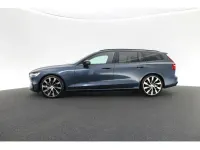 Gebraucht Volvo V60 Ultimate 197 PS (144 kW) 2024 Blau Kombi