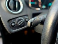 Gebraucht Ford Fiesta Trend 101 PS (74 kW) 2017 Weiß Kleinwagen