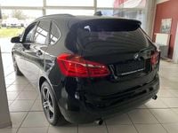 Gebraucht BMW 220 Sport Line 190 PS (139 kW) 2017 Saphirschwarz Van / Kleinbus