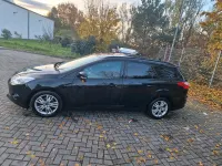 Gebraucht Ford Focus 105 PS (77 kW) 2014 Schwarz Kombi