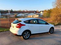 Gebraucht Ford Focus 101 PS (74 kW) 2014 Weiß Limousine