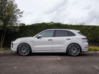 Gebraucht Porsche Cayenne 470 PS (345 kW) 2024 Grau SUV