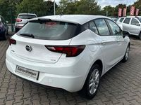 Gebraucht Opel Astra Edition 95 PS (69 kW) 2015 Weiß Limousine