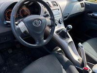 Gebraucht Toyota Auris 126 PS (92 kW) 2009 Silber Kleinwagen