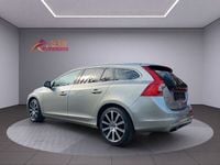 Gebraucht Volvo V60 Summum 245 PS (180 kW) 2016 Seashell / metallic Kombi