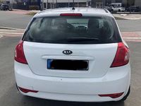 Używany Kia Ceed 116 KM (85 kW) 2011 Biały Hatchback