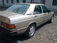 Gebraucht Mercedes 190 122 PS (89 kW) 1987 Silber Limousine