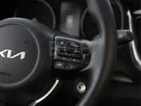Usado Kia Stonic 101 CV (74 kW) 2022 Gris SUV