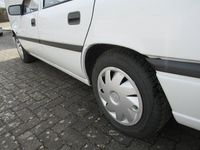 Gebraucht Opel Vectra 82 PS (60 kW) 1992 Weiß Limousine