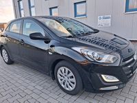 Gebraucht Hyundai i30 Trend 101 PS (74 kW) 2016 Schwarz Limousine