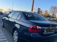Gebraucht BMW 318 143 PS (105 kW) 2008 Blau Limousine