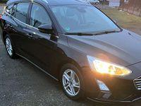 Gebraucht Ford Focus Cool & Connect 125 PS (91 kW) 2019 Schwarz Kombi