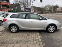 Gebraucht Opel Astra Edition 140 PS (102 kW) 2012 Silber Kombi