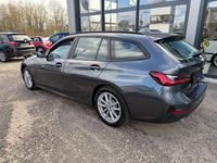 Gebraucht BMW 320e 163 PS (119 kW) 2022 Grau Kombi