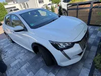 Gebraucht Peugeot e-208 Active 100 kW (136 PS) 2020 Weiß Kleinwagen