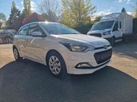 Gebraucht Hyundai i20 75 PS (55 kW) 2015 Weiß Limousine