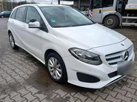 Gebraucht Mercedes B220 170 PS (125 kW) 2019 Weiß Van / Kleinbus