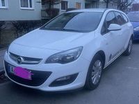 Gebraucht Opel Astra Selection 101 PS (74 kW) 2013 Weiß Kombi
