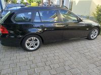 Gebraucht BMW 318 143 PS (105 kW) 2012 Schwarz Kombi