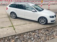 Gebraucht Skoda Octavia Elegance 110 PS (80 kW) 2014 Weiß Kleinwagen