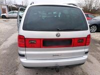 Second-hand VW Sharan 150 CP (110 kW) 2002 Argintiu Monovolum