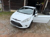 Gebraucht Ford Fiesta 97 PS (71 kW) 2012 Weiß Kleinwagen