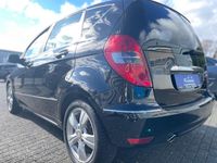Gebraucht Mercedes A160 95 PS (69 kW) 2010 Kosmosschwarz  metalliclack Kleinwagen