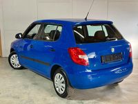 Gebraucht Skoda Fabia 60 PS (44 kW) 2009 Blau Kleinwagen