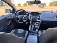 Gebraucht Ford Focus Champions Edition 101 PS (74 kW) 2012 Weiß Limousine