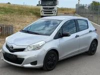 Gebraucht Toyota Yaris 69 PS (50 kW) 2012 Silber Kleinwagen
