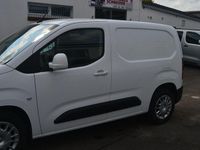 Gebraucht Opel Combo Edition 131 PS (96 kW) 2020 Weiß Van / Kleinbus