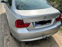 gebraucht BMW 318 i E90 2006 Limousine Silber