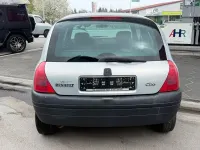 Gebraucht Renault Clio II Basis 58 PS (42 kW) 1999 Silber Limousine