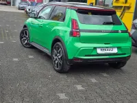 Neu Renault R5 Komfort 110 kW (150 PS) 2026 Grün Kleinwagen