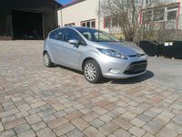 Gebraucht Ford Fiesta Trend 82 PS (60 kW) 2010 Polarsilber metallic Kleinwagen