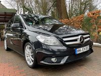 Gebraucht Mercedes B180 109 PS (80 kW) 2013 Schwarz Van / Kleinbus