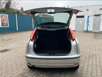 Usado Ford Focus 115 CV (84 kW) 2002 Plateado Berlina