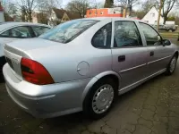 Gebraucht Opel Vectra 101 PS (74 kW) 2000 Silber Limousine