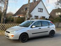 Gebraucht Ford Focus Ghia 101 PS (74 kW) 2001 Silber Limousine