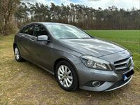 Gebraucht Mercedes A180 122 PS (89 kW) 2012 Grau Kleinwagen