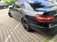 Gebraucht Mercedes E250 Avantgarde 204 PS (150 kW) 2009 Schwarz Limousine