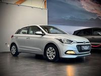 Gebraucht Hyundai i20 Classic 84 PS (61 kW) 2016 Silber Limousine