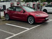 Gebraucht Tesla Model 3 Long Range AWD 366 kW (498 PS) 2024 Rot Limousine