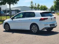 Gebraucht VW Golf VIII Active 131 PS (96 kW) 2022 Weiß Limousine