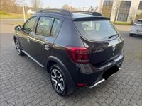 Gebraucht Dacia Sandero Stepway 90 PS (66 kW) 2018 Schwarz Limousine