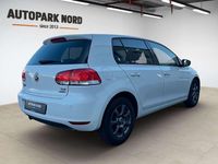 Gebraucht VW Golf VII Match 105 PS (77 kW) 2013 Weiß Limousine