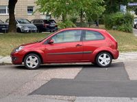 Gebraucht Ford Fiesta Ambiente 60 PS (44 kW) 2006 Rot Kleinwagen